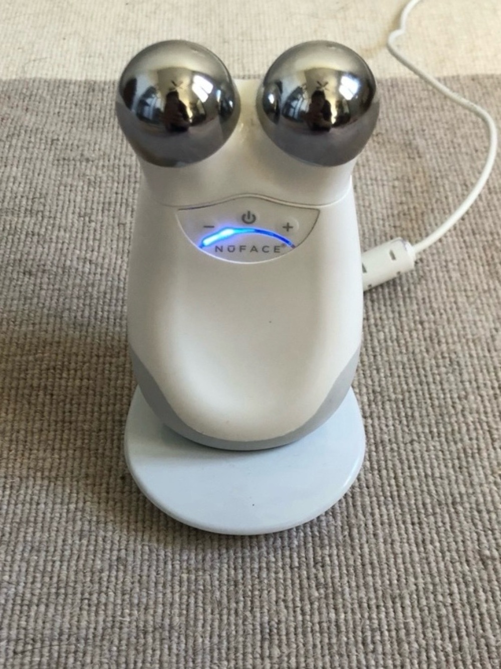 NuFace White and Silver Dual-Sphere Facial Toning Device - Picture 5 of 7